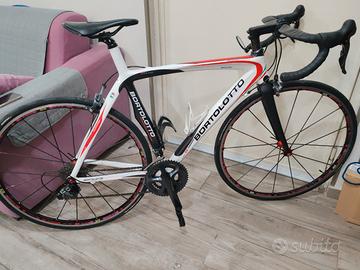 Bici  in carbonio +rullo smart Élite turbomuin