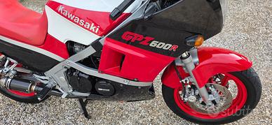 Kawasaki GPz 600 R