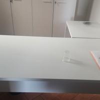 scrivania ufficio bianco 