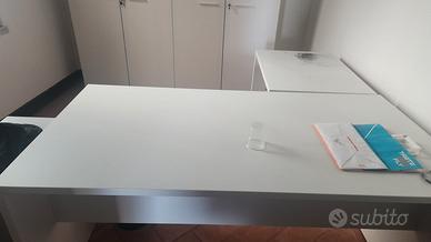 scrivania ufficio bianco 