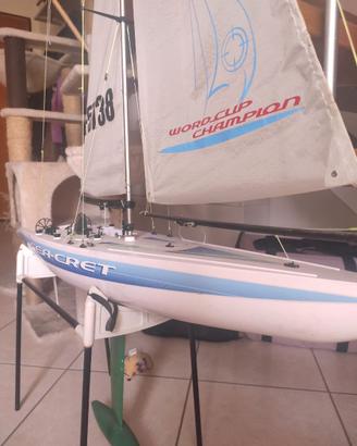 Barca a vela radiocomandata 1/20 Tamiya