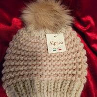 Cappellino in alpaca nuovo 