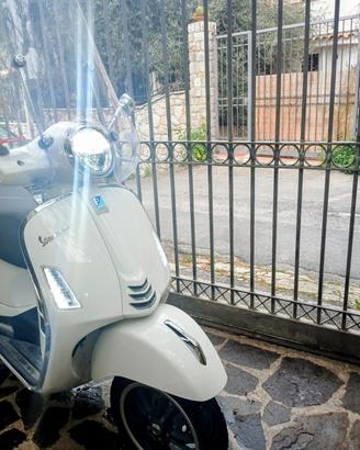 FULL OPTIONAL VESPA 300GTS SUPER