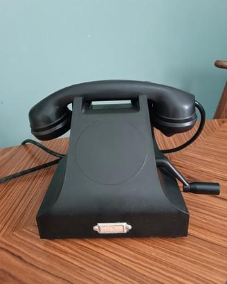 Telefono in bachelite a manovella