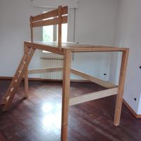 letto a soppalco in legno fatto a mano 