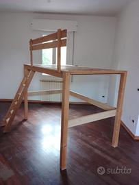 letto a soppalco in legno fatto a mano 