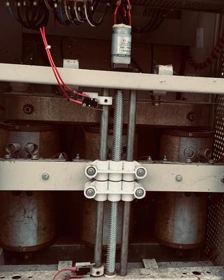 Stabilizzatore di tensione a servomotore