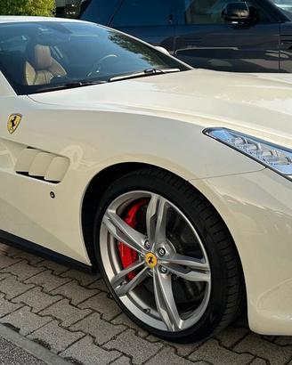 Ferrari GTC4 Lusso GTC4Lusso T