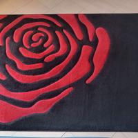 Tappeto a pelo corto nero e rosso