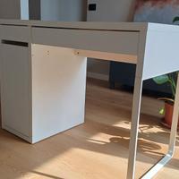 Scrivania ikea MICKE colore bianco, dim. 105x50 cm