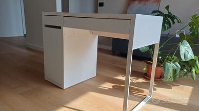 Scrivania ikea MICKE colore bianco, dim. 105x50 cm