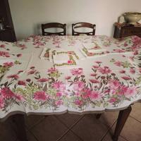 Tovaglia ovale per 8 persone.