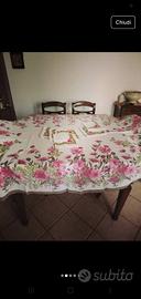 Tovaglia ovale per 8 persone.