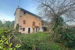 Ampia proprietà con fabbricato da ristrutturare...