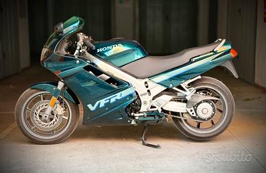 Honda VFR 750 F RC36-1