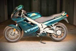 Honda VFR 750 F RC36-1