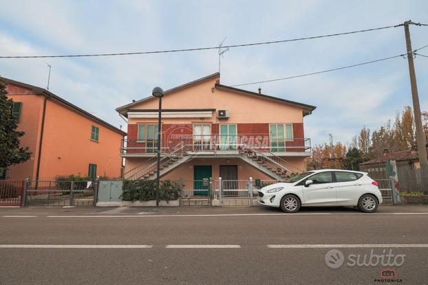 PORZIONE DI BIFAMILIARE CON TERRAZZO A MASSA LOMBA