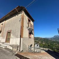CASA SEMINDIPENDENTE A CAPRIGLIA IRPINA