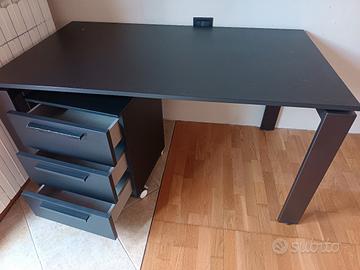 Cassettiera in legno nera