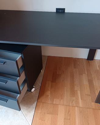 Cassettiera in legno nera