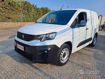 Peugeot partner 2019 3 posti 130cv km180000 garanz