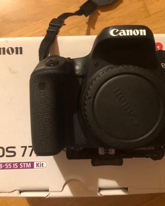 Reflex Canon 77D con accessori