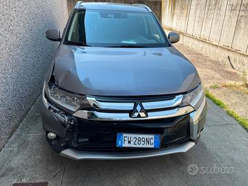 Mitsubishi Outlander 2.2 DI-D 4WD Instyle Plus SDA
