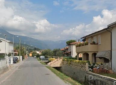 Quadrilcale ristrutturato adatto a famiglie