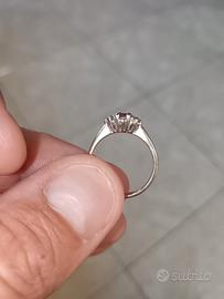 Solitario con Rubino e brillanti di diamanti oro 