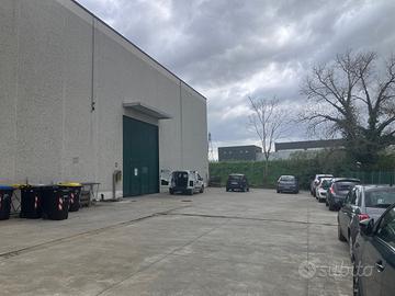 Porzione di capannone di 430 mq altezza 8mt
