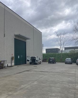 Porzione di capannone di 430 mq altezza 8mt