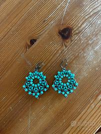 Collane, orecchini e bracciali di vario genere