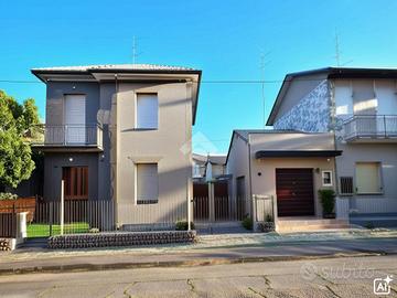 CASA SEMINDIPENDENTE A CESENA