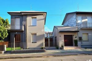 CASA SEMINDIPENDENTE A CESENA