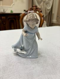Statua NAO bambina e il suo cane vintage