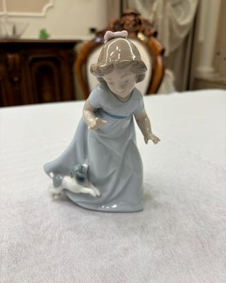 Statua NAO bambina e il suo cane vintage