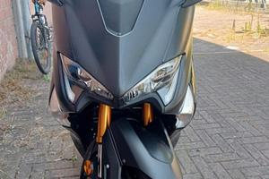 moto yamaha Tmax dx 530