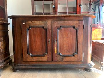 Antica credenza noce ‘600 XVII secolo
