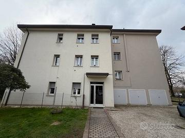 ULTIMO PIANO CON 3 CAMERE IN PICCOLO CONTESTO