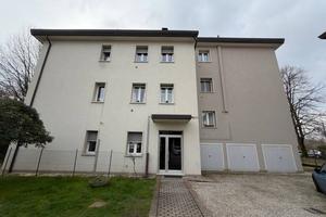 ULTIMO PIANO CON 3 CAMERE IN PICCOLO CONTESTO