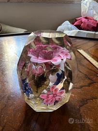 Fermacarte in vetro con fiori