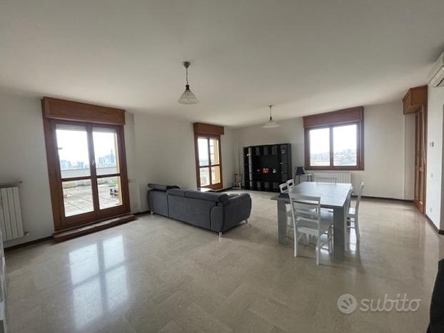 S.Faustino: appartamento con terrazzo di 150 mq