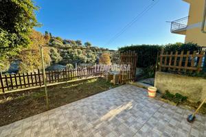 Casa indipendente con giardino e posto auto