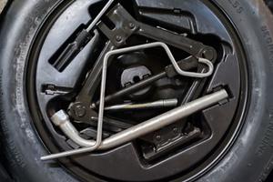 Ruotino Pirelli 14 con cric