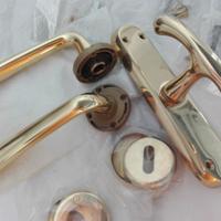 Lotto maniglie stock