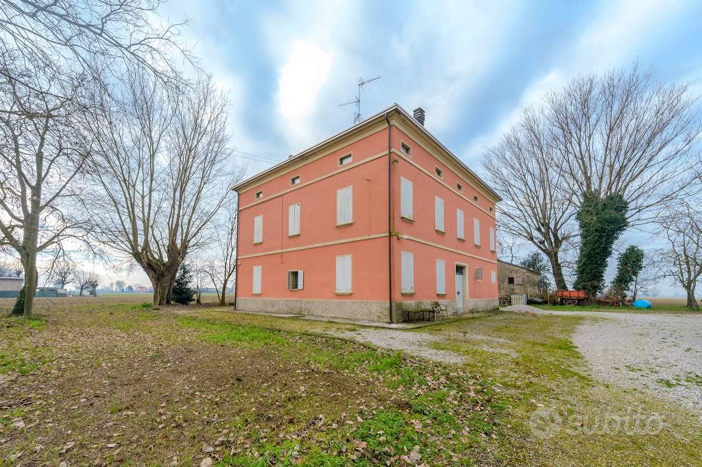 Rustico / Casale di 460 m² con più di 5 locali e b - Vista 2