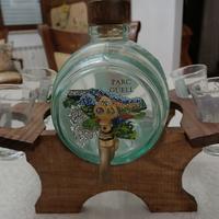 Botticella in vetro con rubinetto e bicchieri