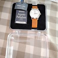 orologio e monete ciondoli