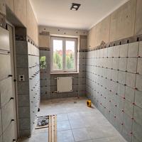 Posa piastrelle in bagno, cucina e pavimenti di ca