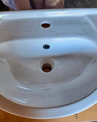 Lavandino in ceramica